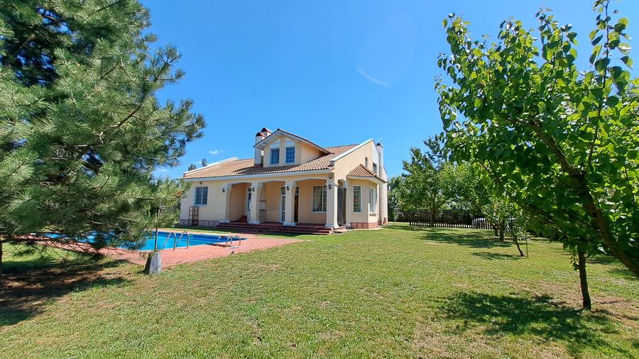 VILA LUX  CU PISCINA PROPRIE IN COMPLEX REZIDENTIAL CU CIRCUIT INCHIS - 2