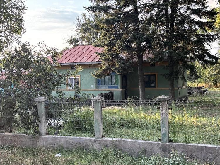 Casă cu Teren 2000 Mp în Șelaru