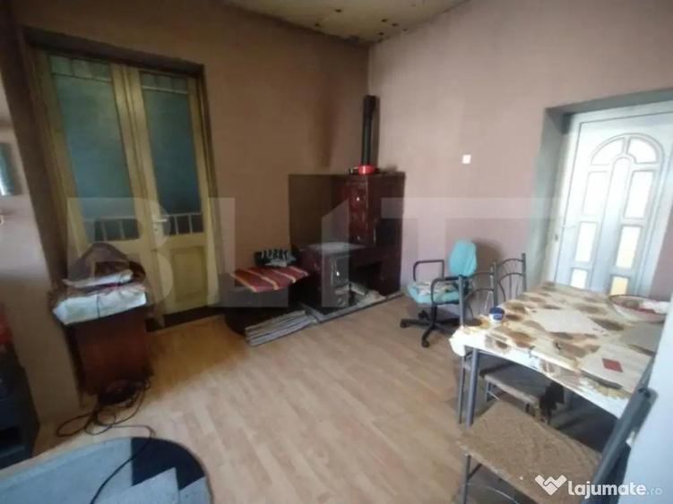 Casa renovabila, 120 mp utili , teren 300 mp intravilan, Liv - 1
