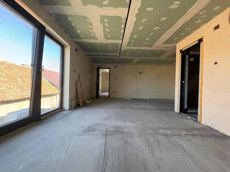 Casa spa?ioasa 4 dormitoare + teren 648 mp, strada asfaltata - 1