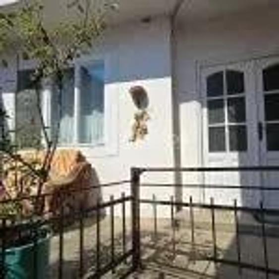 Resita, de vanzare casa, doua corpuri, curte, zona centrala - 7