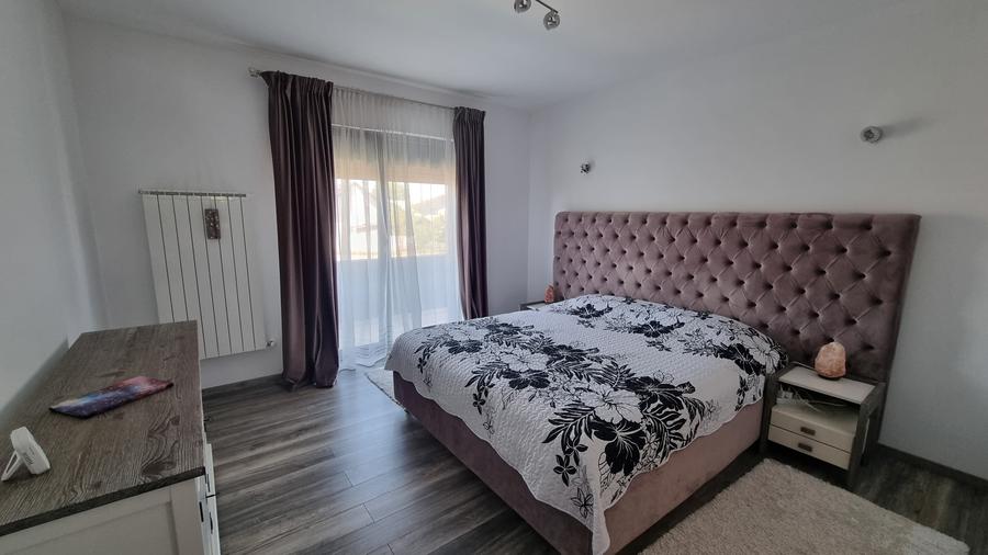 Individuala - 4 Camere - 3 Bai - Piscina - Mobilata Utilata - 5