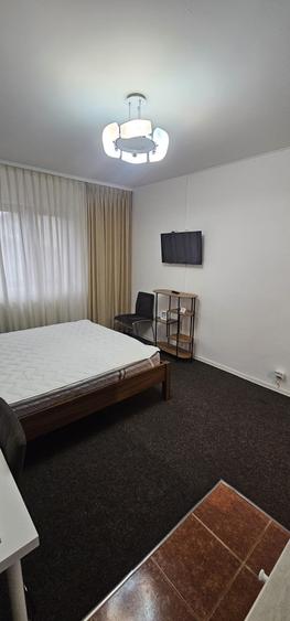 Dristor , garsoniera, 7 minute metrou, 300 euro, mobilata, utilata - 3