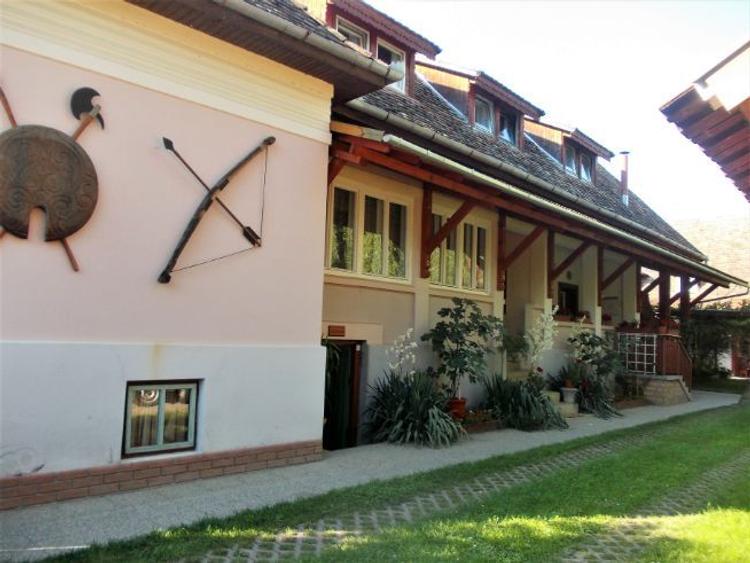 Pensiunea Arpád..de vanzare in inima judetului Harghita/in Secuime/,la doar 2 km de orasul Cristuru  - 1
