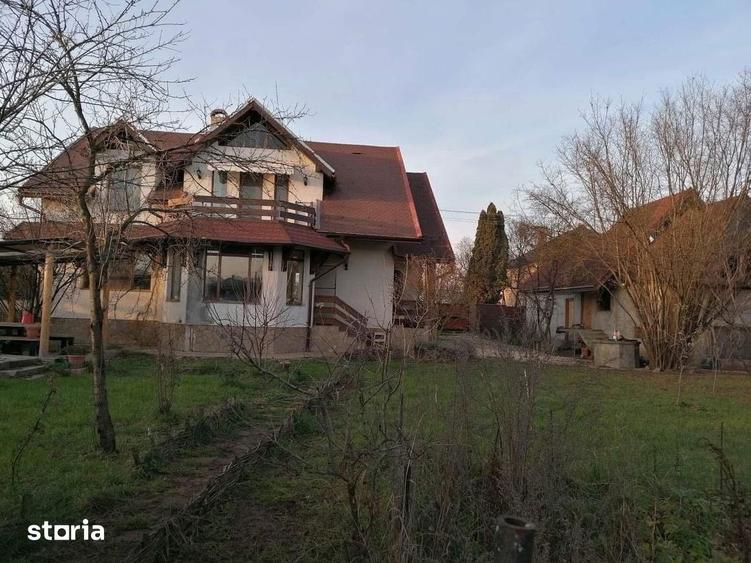 Casa cu mansarda ?i garaj, 6 camere, curte - 5