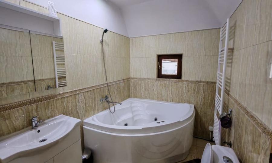 Casa frumoasa de vanzare zona Metro - 5