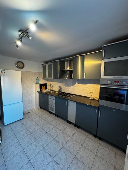 Inchiriez apartament cu 3 camere - 5