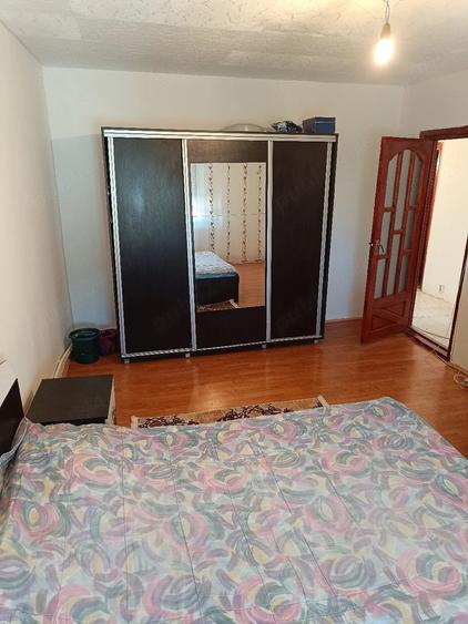 inchiriez apartament cu trei camere - 1