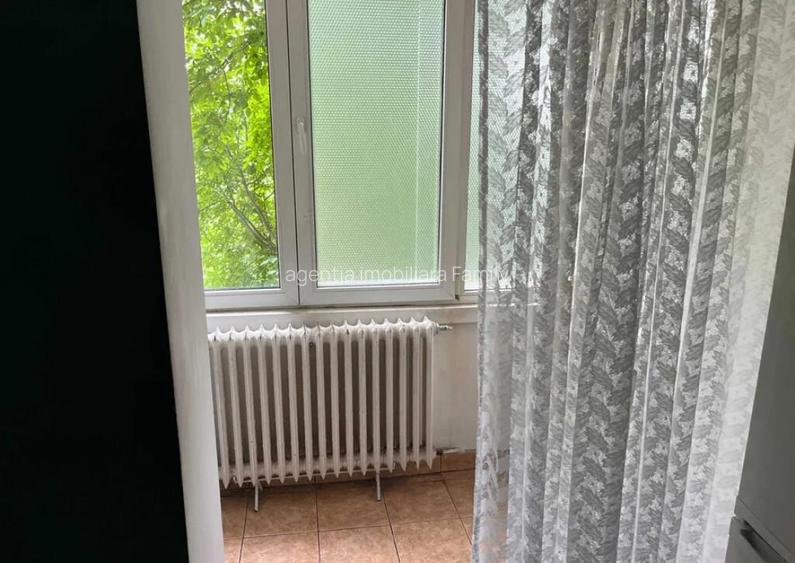 Apartament cu 2 camere decomandate etaj 2 Zona Marasesti Apartament cu 2 camere decomandate etaj 2 Zona Marasesti