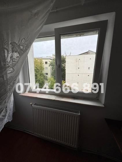 Vand Apartament 3 camere decomandat etaj 3, strada Maramures - 7