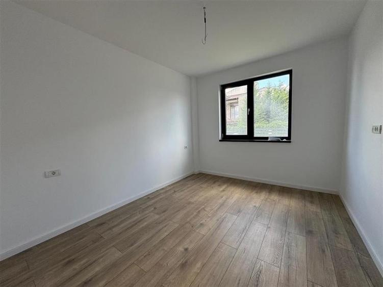 VILA IN CORBEANCA - OSTRATU // CURTE 364 MP // 5 CAMERE - 18