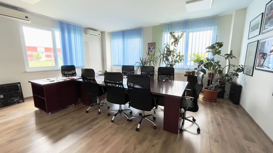 Clădire de birouri cu 12 parcări în incintă privată, UTA2, Arad - 9