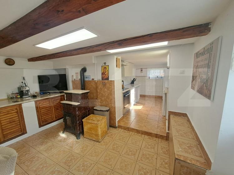 Casa saseasca renovata integral, 2200 mp teren, ideala pentru doua familii - 8