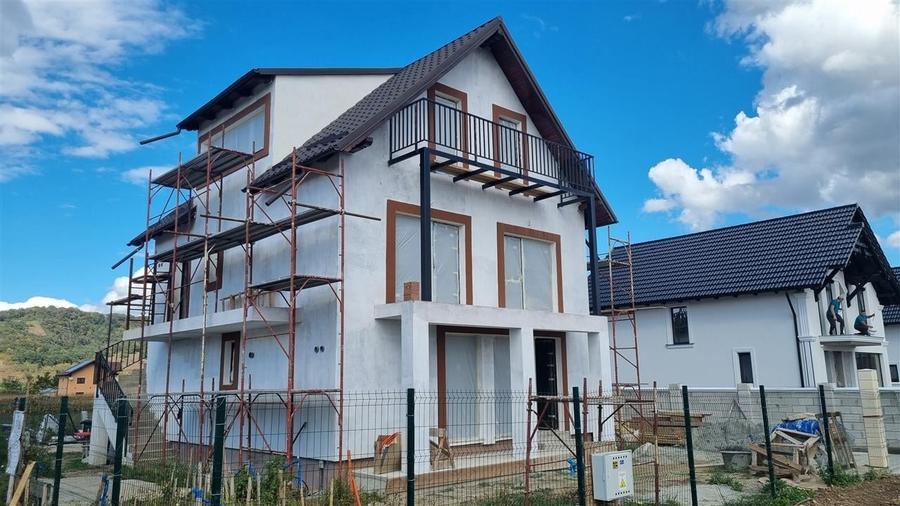 Vila  de 9 camere , zona Sanpetru - 4