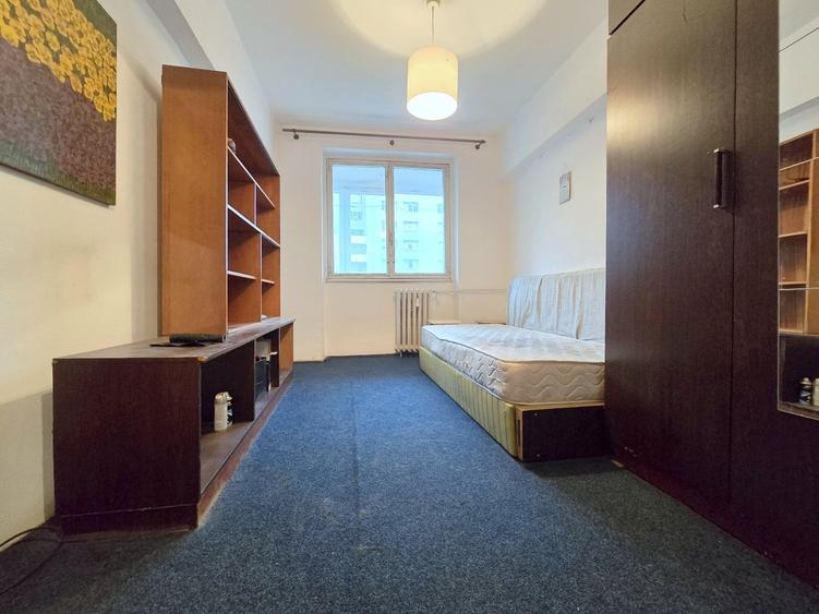 Apartament cu 3 camere decomandat în Lacul Tei