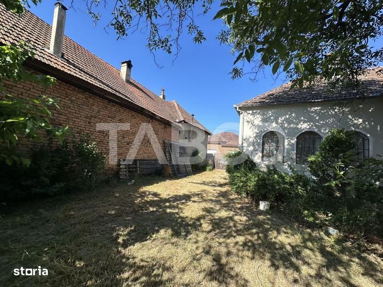 Casa cu potential de investitie in centrul satului 1540 mp teren - 1