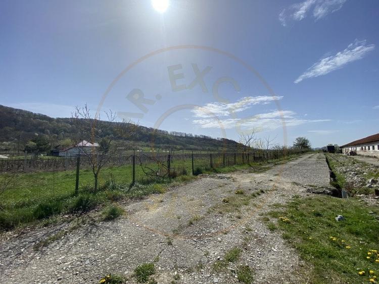 Teren intravilan cu grajduri si anexe – Aninoasa AG - 3