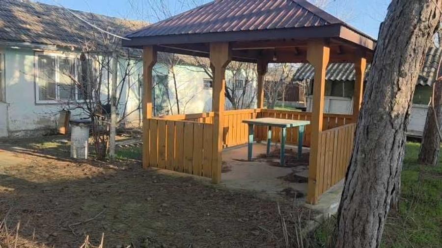 Casa cu teren ciocanesti 1296mp ideal renovare - 1