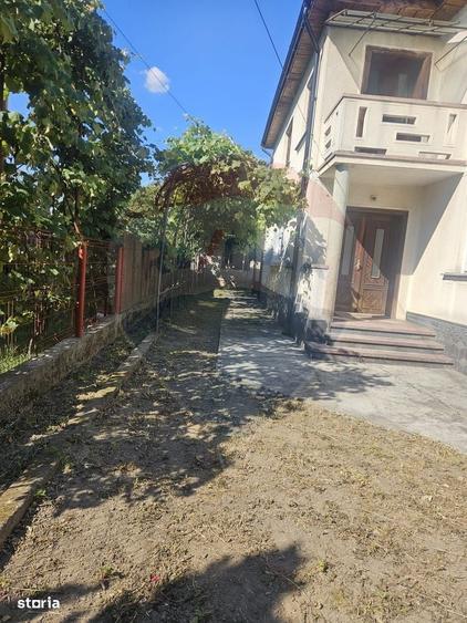 Casă cu 4 camere în Central