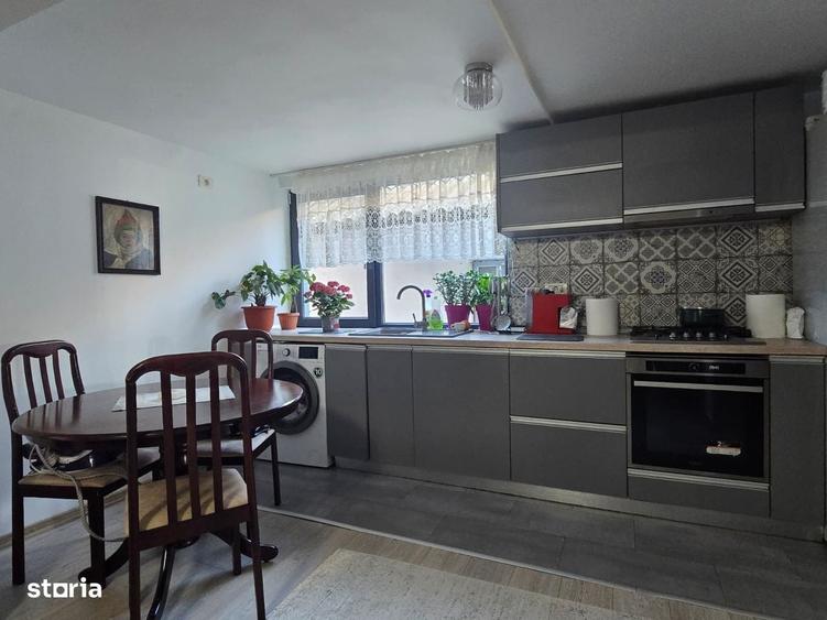 Casă cu 4 camere cu Teren 685 Mp în Central