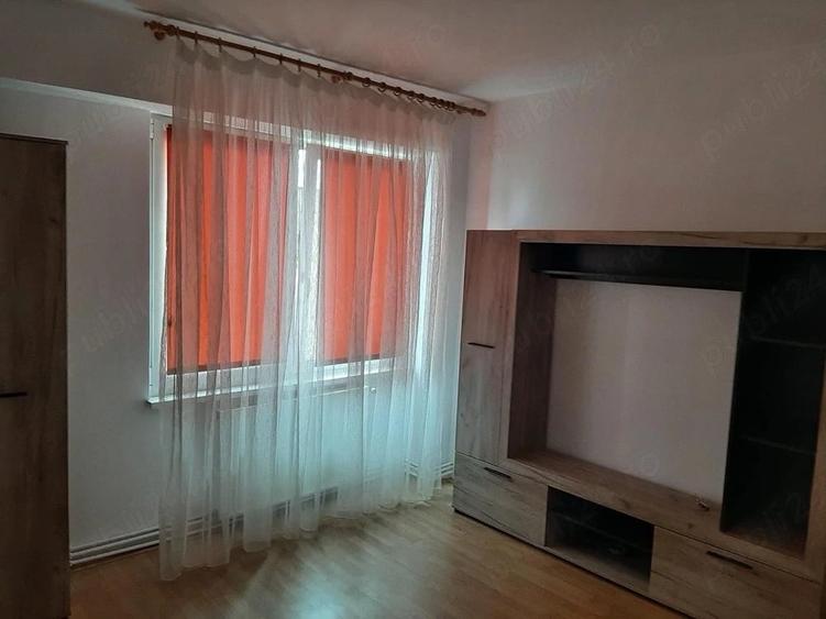 Apartament cu 2 camere decomandat în Infrățirii