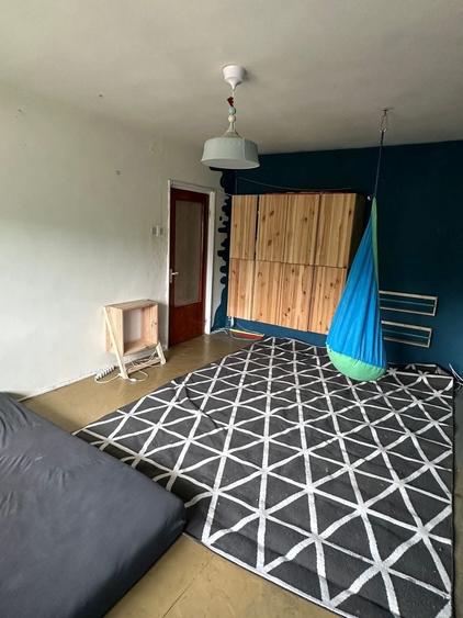 Apartament cu 3 camere semidecomandat în Petros