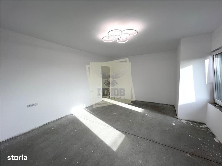 Casă cu 5 camere cu Teren 500 Mp în Roșia