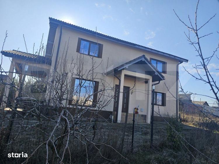 Casă cu 4 camere în Ungureni