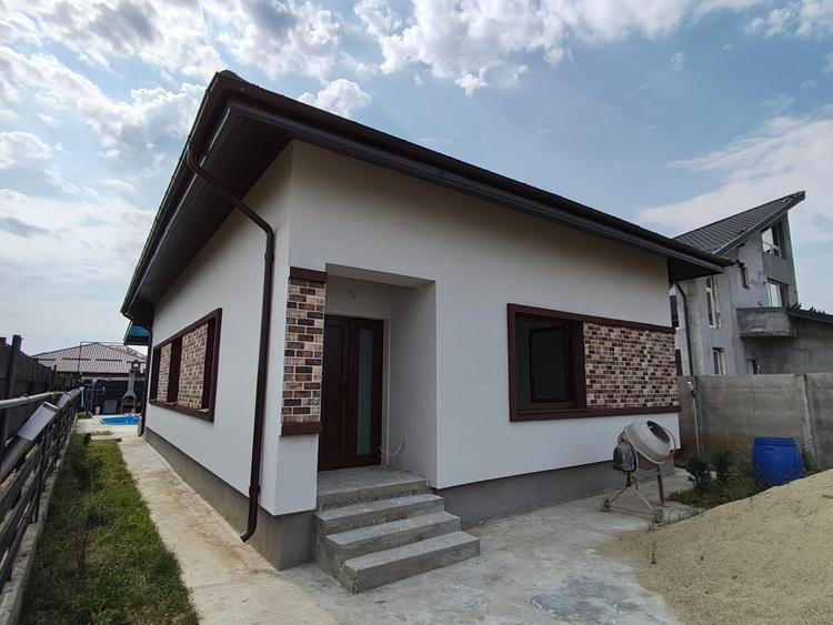 Casă cu 3 camere cu Piscina în Săbăreni