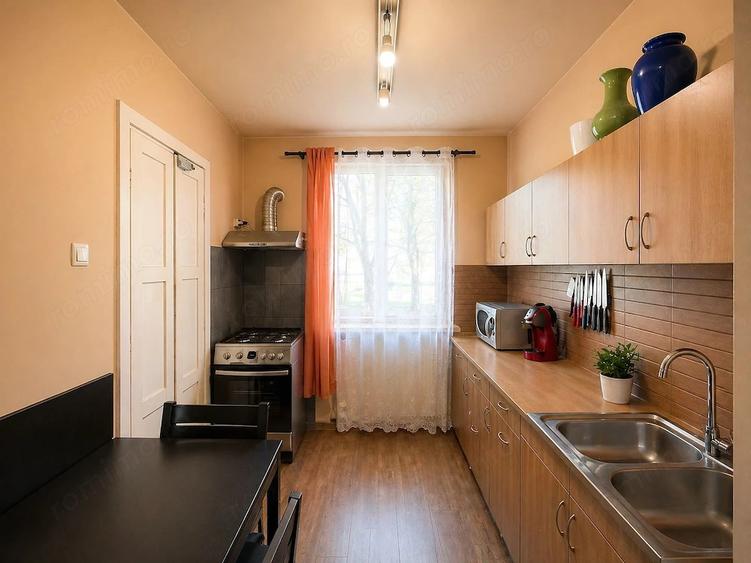 Apartament cu 3 camere semidecomandat în Central