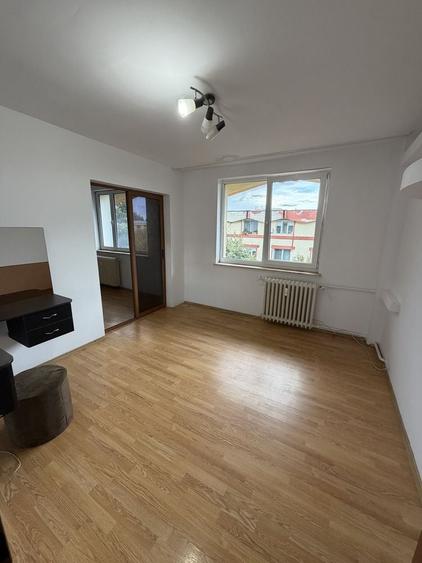 Apartament cu 4 camere în Brazda lui Novac