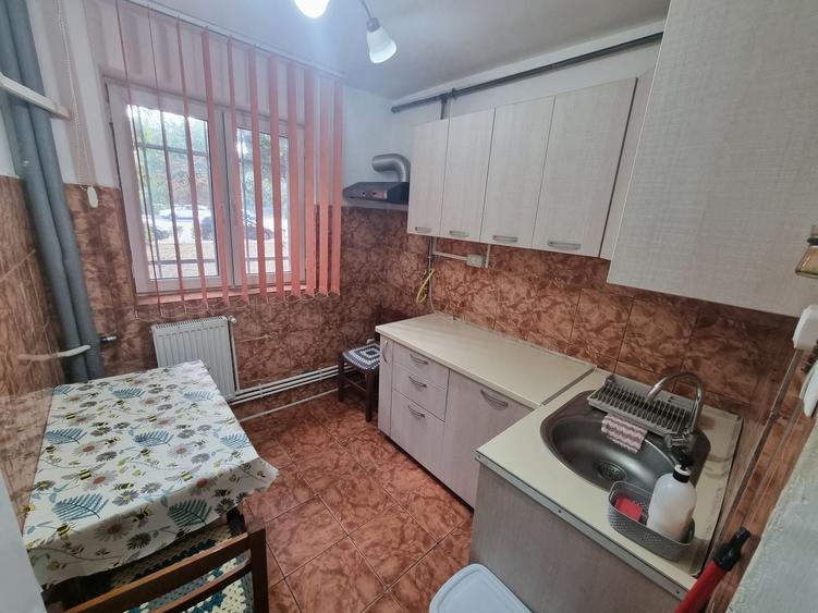 Apartament cu 2 camere decomandat, mobilat în CET