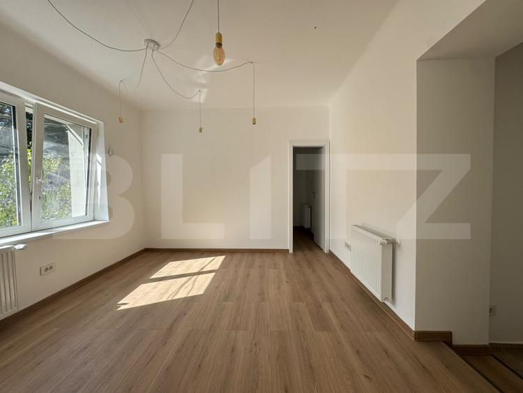 Apartament cu 3 camere semidecomandat în Semicentral