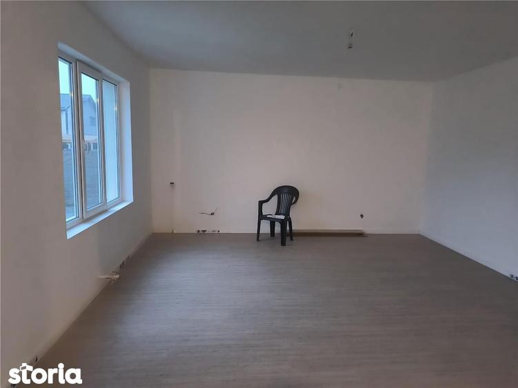 Casă cu 5 camere cu Teren 330 Mp în Central