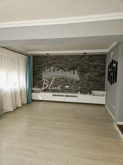Duplex cu 7 camere cu Canalizare în Cumpăna
