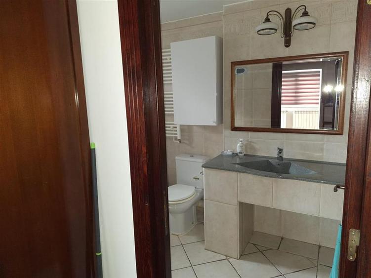 Apartament cu 3 camere decomandat, mobilat în Târgu Cucu