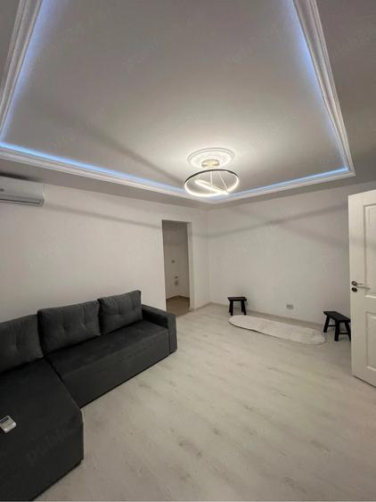 Apartament cu 3 camere semidecomandat în Deveselu