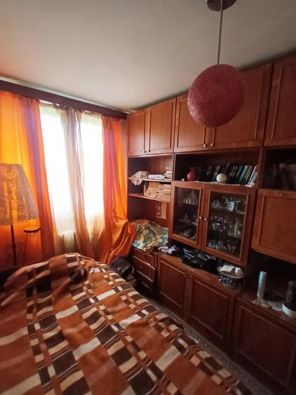 Apartament cu 3 camere semidecomandat în Rogerius