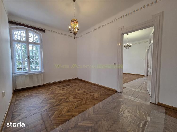 Apartament cu 4 camere decomandat în Centrul Istoric