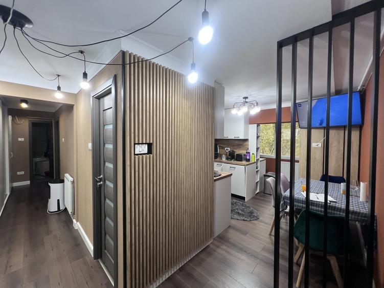 Apartament cu 3 camere decomandat, mobilat în Dâmbovița