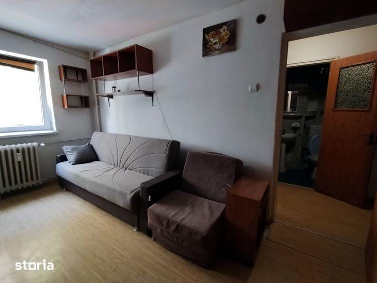 Garsonieră decomandată în Titan