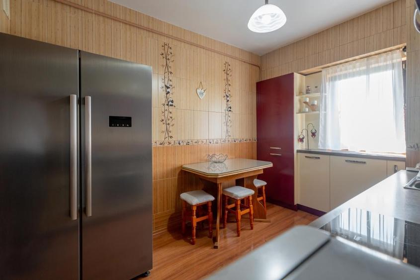 Apartament cu 3 camere decomandat, mobilat în Dacia