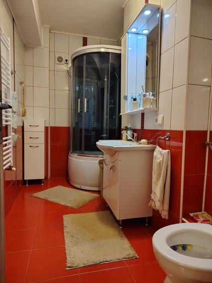 Apartament cu 2 camere semidecomandat, mobilat în Dâmbul Rotund