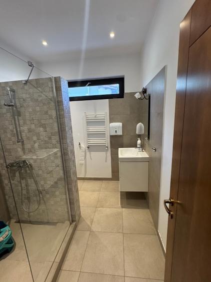 Casă individuală cu 5 camere cu Teren 300 Mp în Central