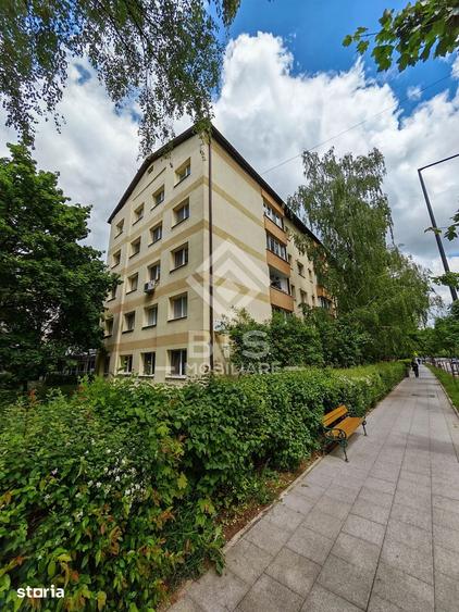 Apartament cu 3 camere semidecomandat în Decebal