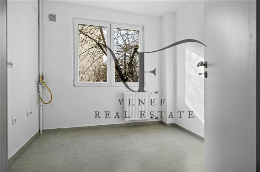 Apartament cu 3 camere semidecomandat în Colentina