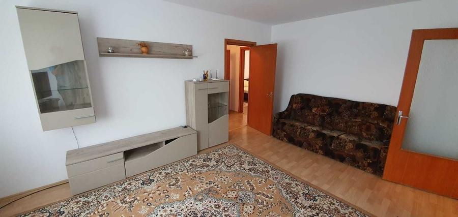 Apartament cu 3 camere semidecomandat, mobilat în Sălăjan