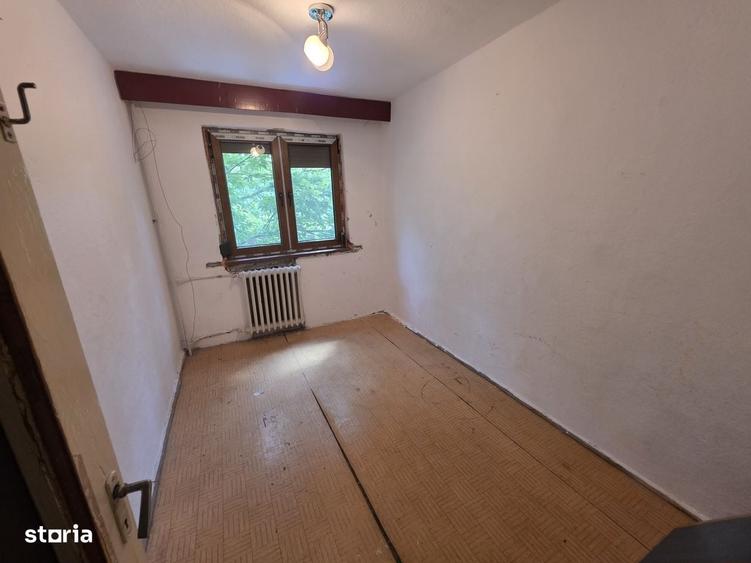 Apartament cu 3 camere semidecomandat în Viziru 1