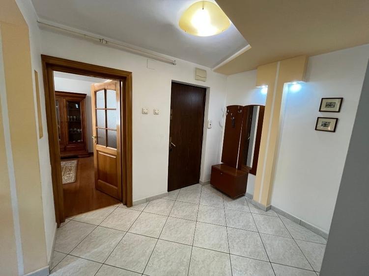 Apartament cu 4 camere decomandat, mobilat în Obor