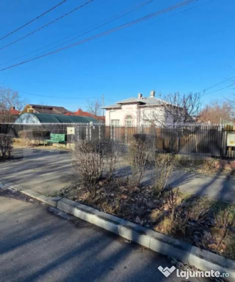 Casă cu 4 camere cu Teren 809 Mp în Central